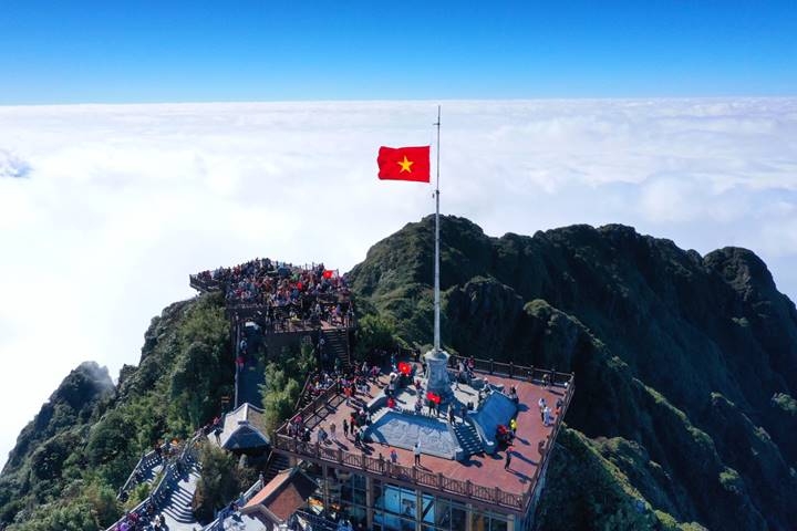Chinh phục đỉnh Fansipan ngắm biển mây, bạn đã thử chưa?