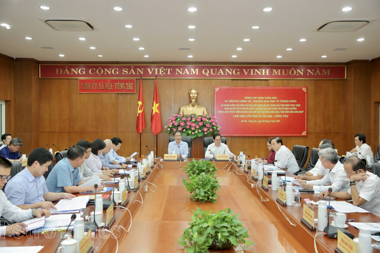 Đồng chí Trần Tuấn Anh, Ủy viên Bộ Chính trị, Trưởng Ban Kinh tế Trung ương làm việc với Ban Thường vụ Tỉnh ủy Bà Rịa - Vũng Tàu về Nghị quyết 41-NQ/TW
