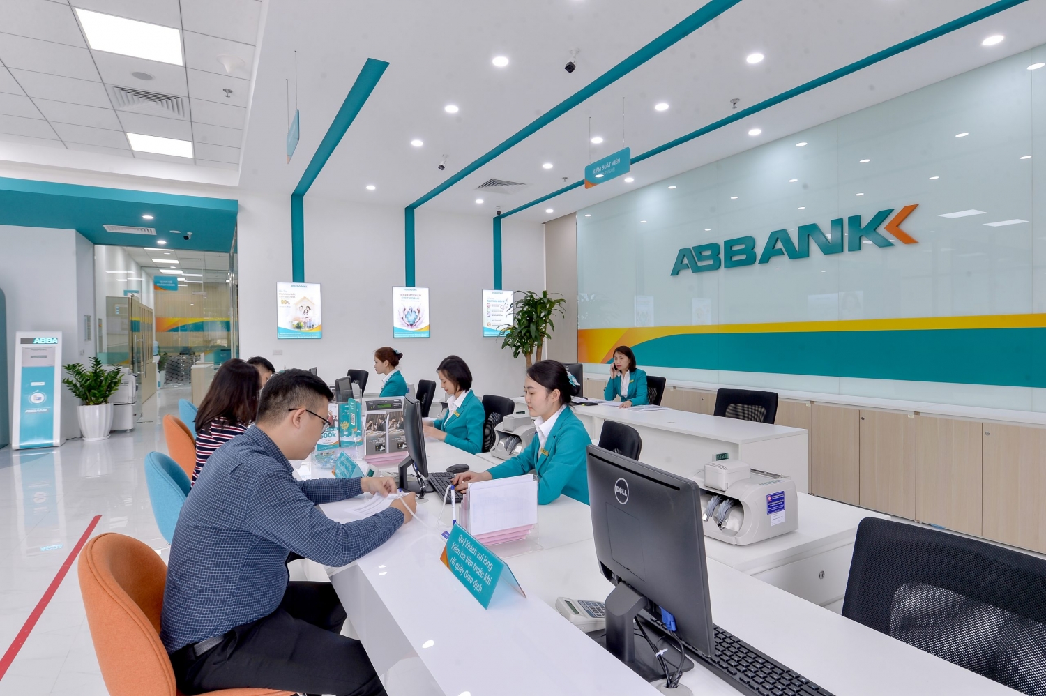 Tin ngân hàng ngày 7/4: Vì sao lợi nhuận ABBank giảm trong năm 2022? Tin ngân hàng ngày 7/4: Vì sao lợi nhuận ABBank giảm trong năm 2022?