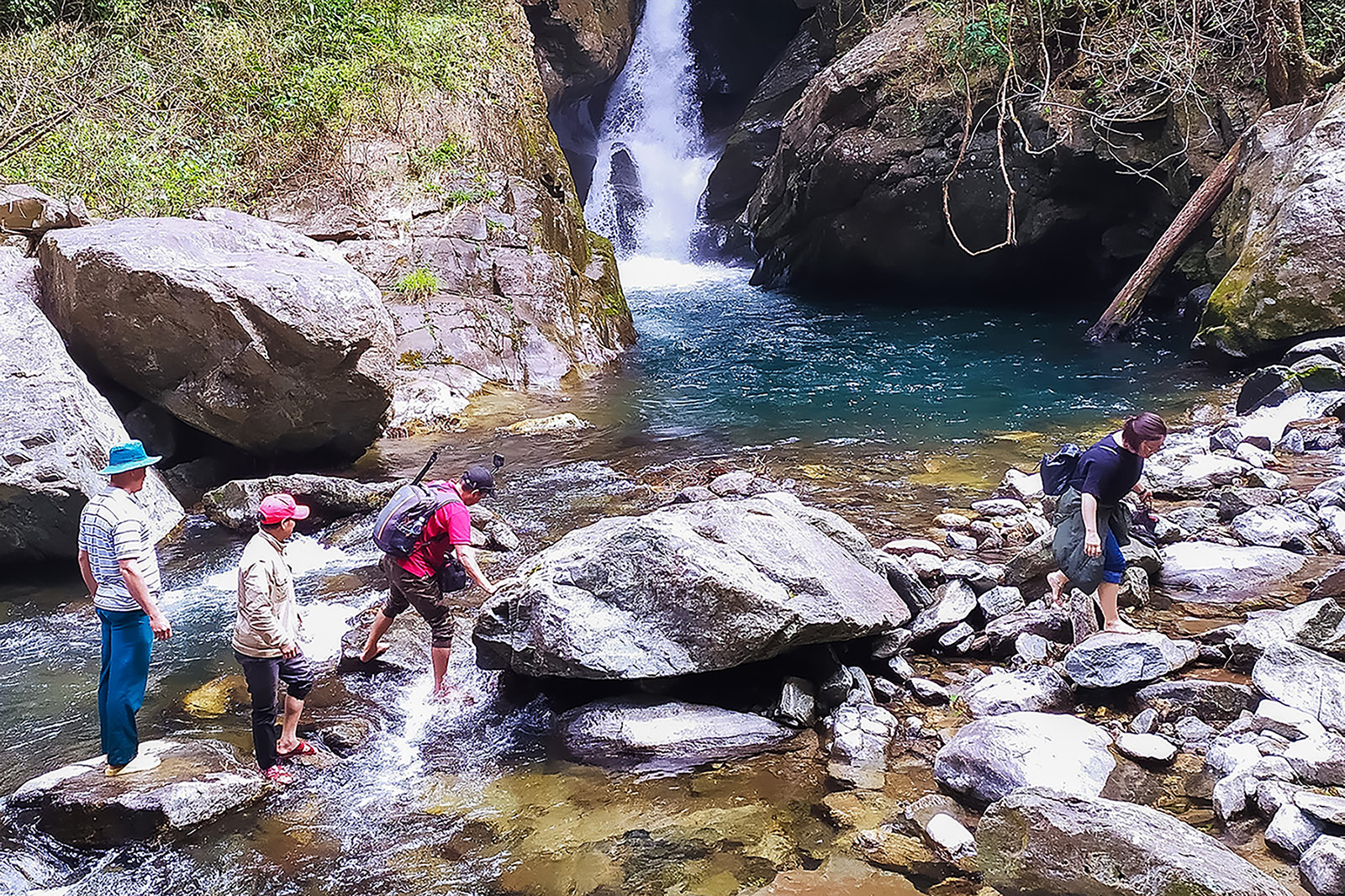 Khám phá thác Siu Puông