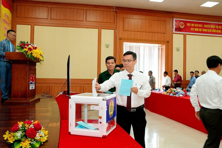 Công đoàn Xí nghiệp Xây lắp, Khảo sát và Sửa chữa các công trình khai thác dầu khí tổ chức thành công Đại hội đại biểu Công đoàn lần thứ XV Công đoàn Xí nghiệp Xây lắp, Khảo sát và Sửa chữa các công trình khai thác dầu khí Vietsovpetro tổ chức thành công Đại hội lần thứ XV