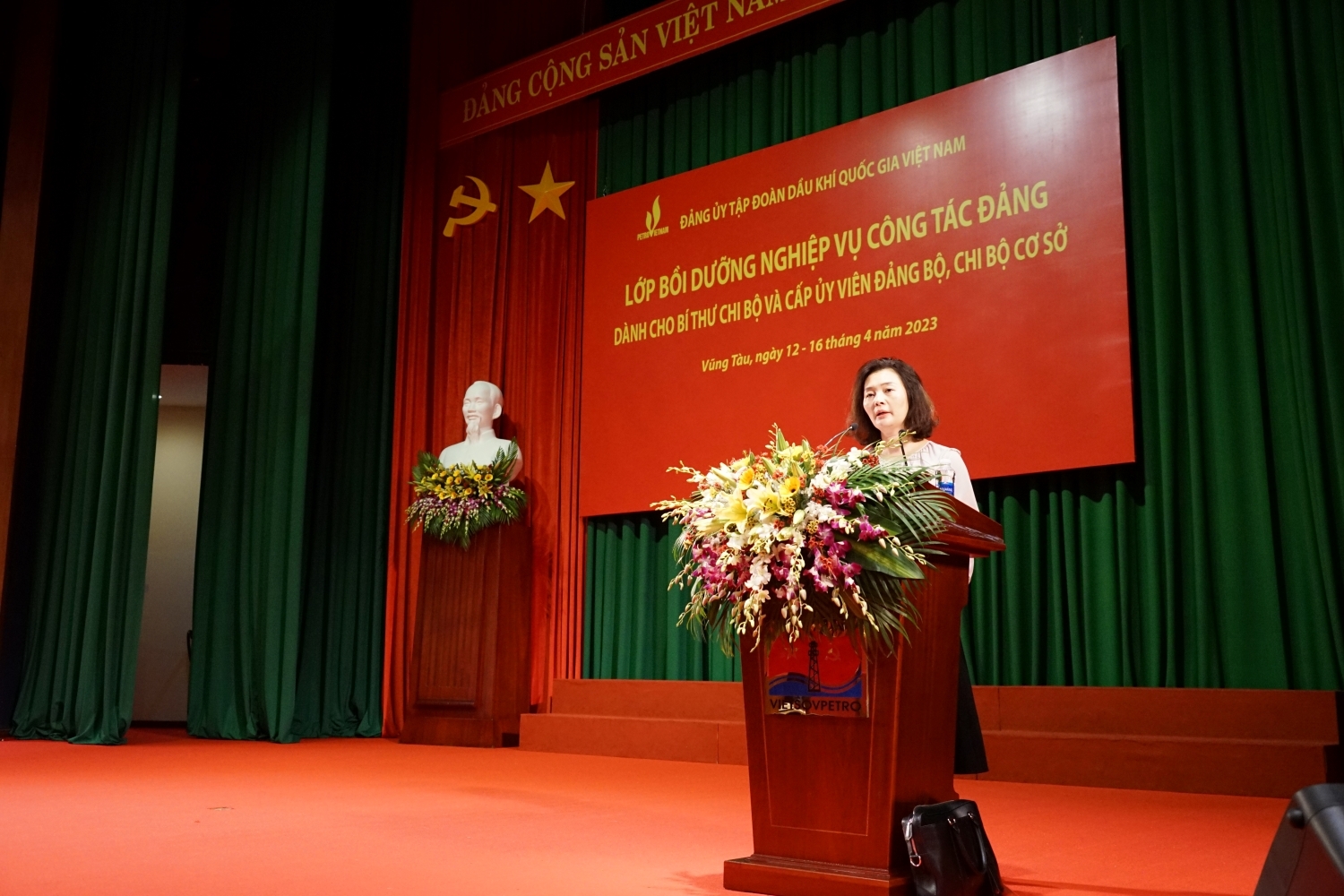 Đảng ủy Tập đoàn Dầu khí Quốc gia Việt Nam khai giảng lớp bồi dưỡng nghiệp vụ công tác Đảng cho Bí thư chi bộ và cấp ủy viên cơ sở năm 2023 khu vực TP Vũng Tàu