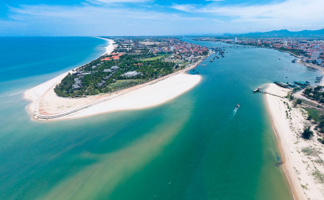 Phát triển du lịch Quảng Bình thực sự trở thành ngành kinh tế mũi nhọn