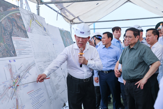 Thủ tướng đi thử nghiệm tàu metro Bến Thành - Suối Tiên, thúc đẩy dự án nút giao thông lớn nhất TPHCM