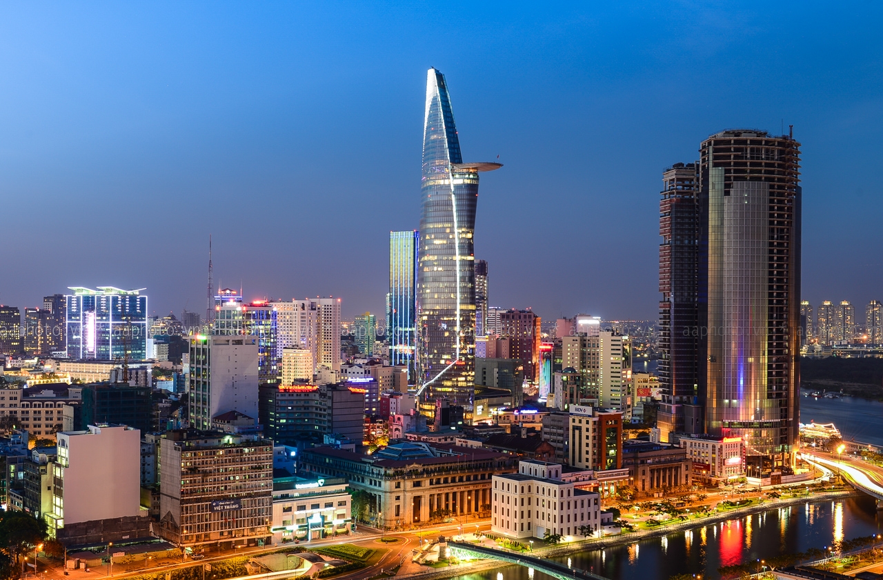 Thúc đẩy Tp. Hồ Chí Minh phát triển nhanh, bền vững, tự tin vững bước đi lên Thúc đẩy Tp. Hồ Chí Minh phát triển nhanh, bền vững, tự tin vững bước đi lên