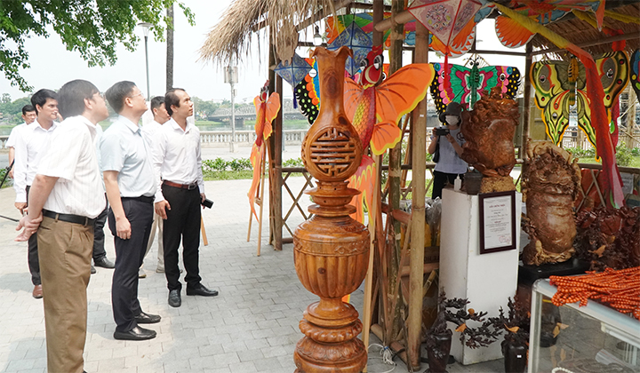 Tạo tính tương tác, hài hòa, mang dấu ấn mới lạ cho Festival Nghề truyền thống Huế 2023 Tạo tính tương tác, hài hòa, mang dấu ấn mới lạ cho Festival Nghề truyền thống Huế 2023
