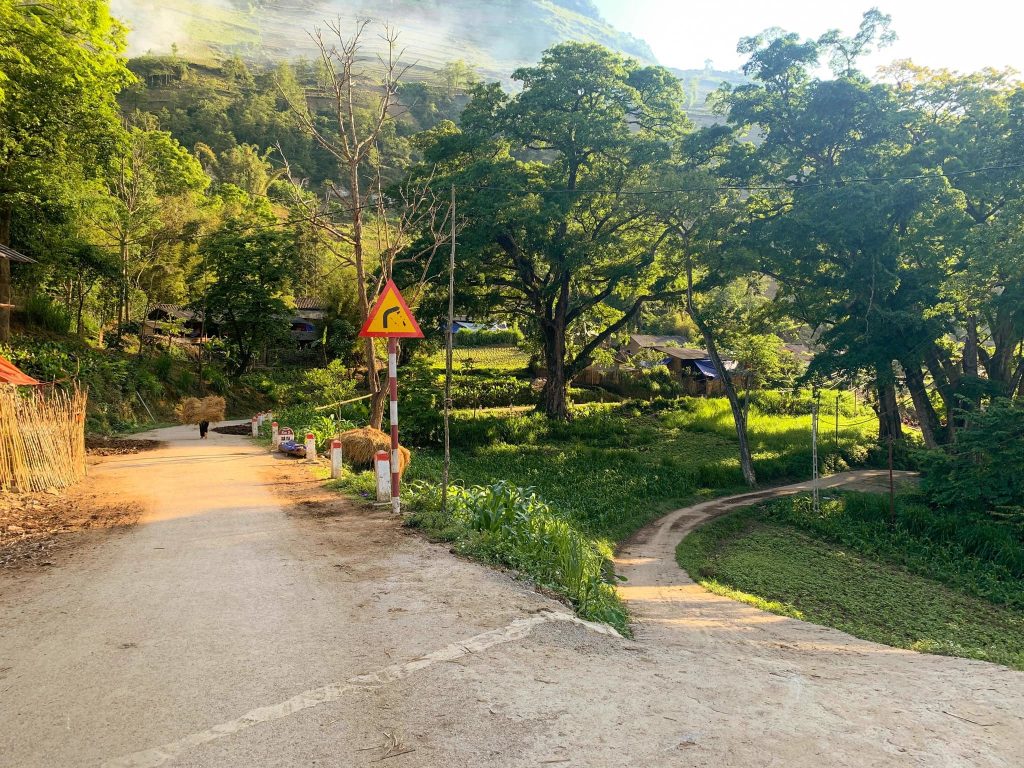 Lạc vào làng cổ trăm năm tuổi ở Hà Giang
