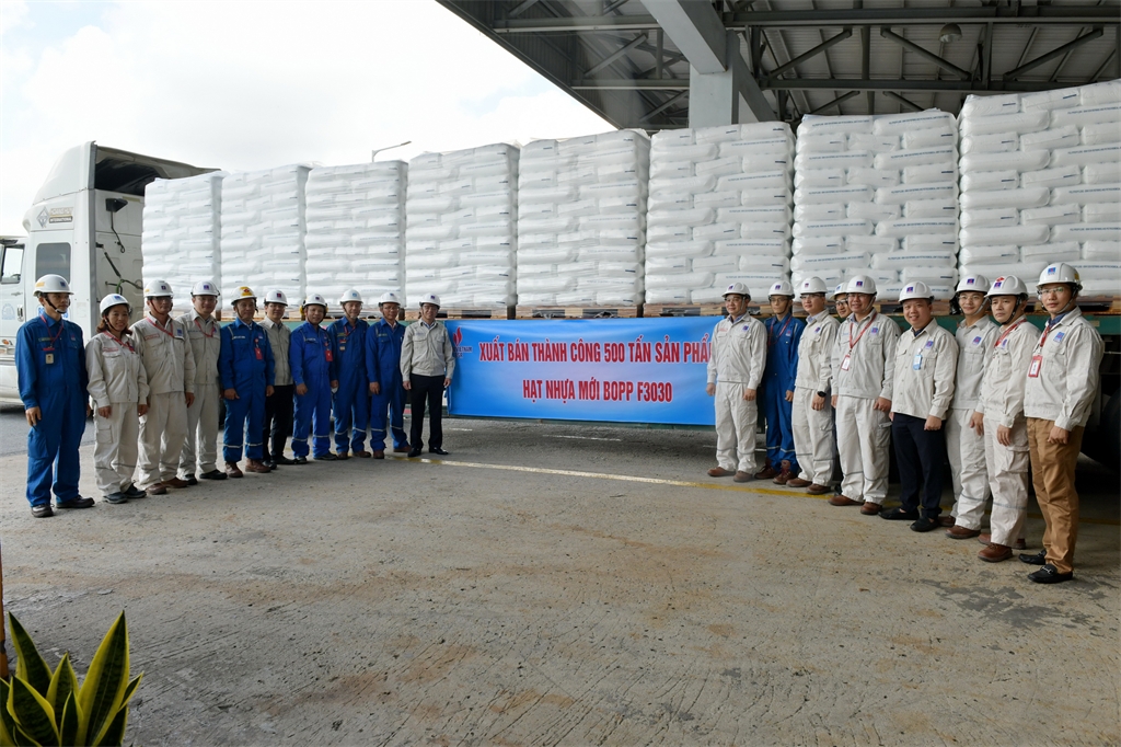 Không ngừng nỗ lực, đạt những cột mốc mới