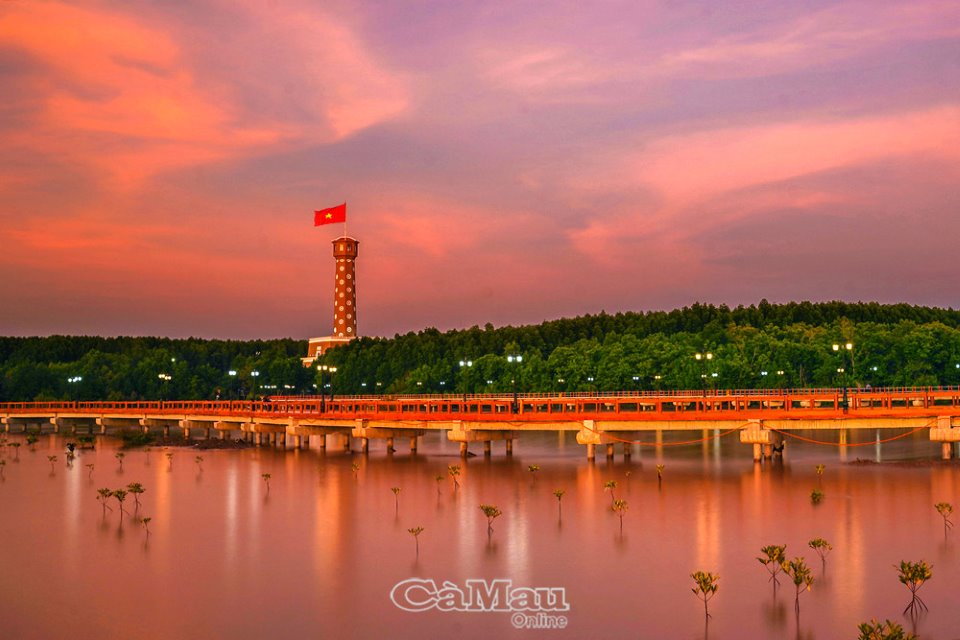 Ngắm trọn mặt trời ở Mũi Cà Mau