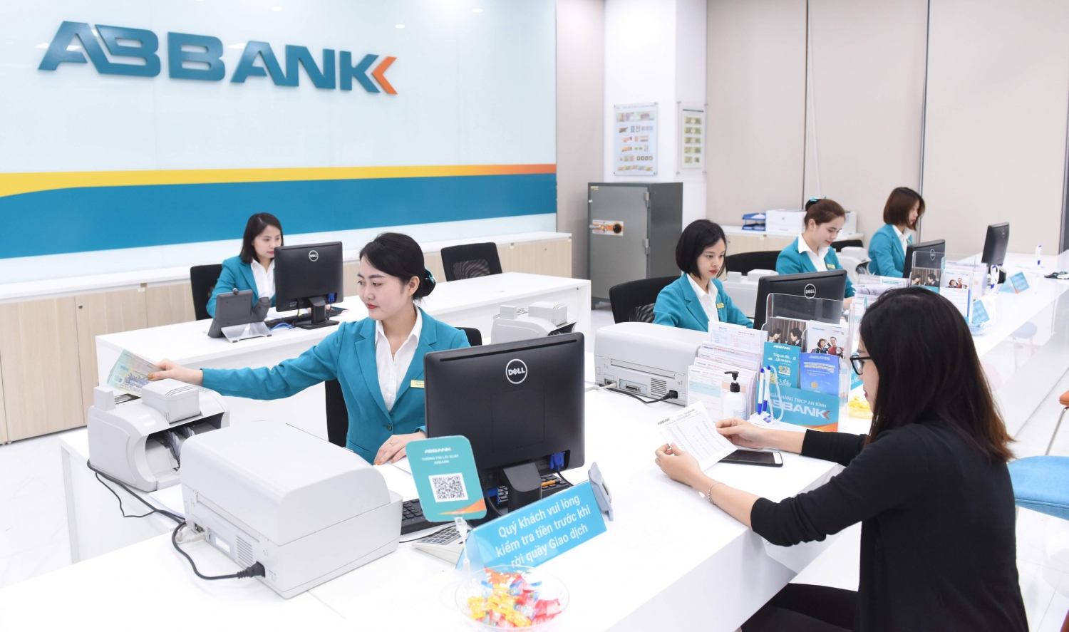 Tin ngân hàng nổi bật tuần qua: Cho phép ngân hàng mua lại ngay trái phiếu doanh nghiệp Tin ngân hàng nổi bật tuần qua: Cho phép ngân hàng mua lại ngay trái phiếu doanh nghiệp