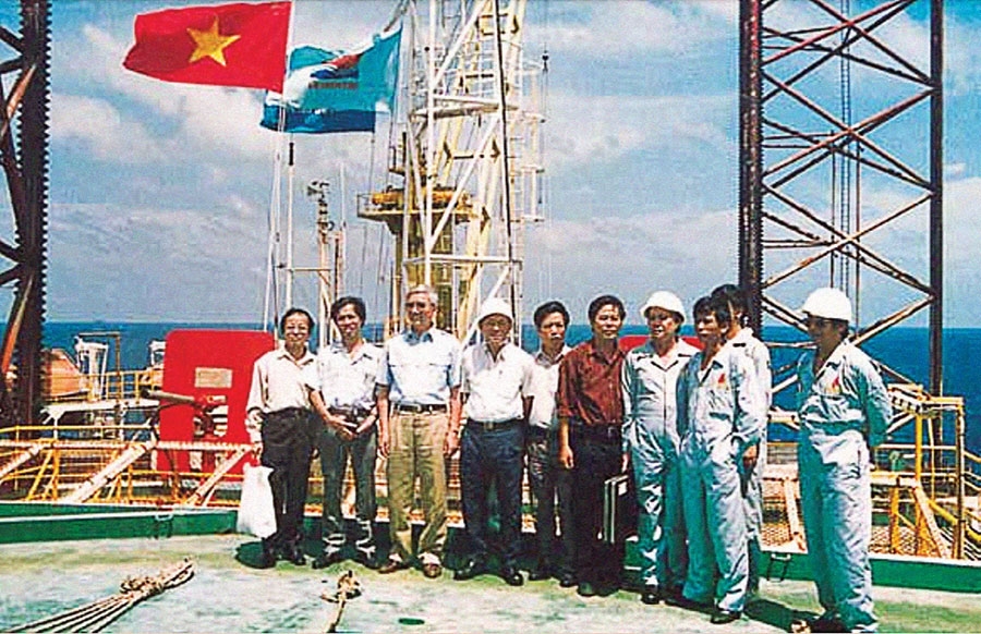 Vững tin vào tương lai của ngành Dầu khí