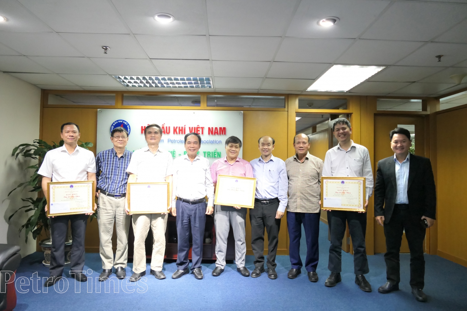 Chủ tịch Hội DKVN tuyên dương cá nhân có nhiều đóng góp cho hoạt động Hội năm 2022