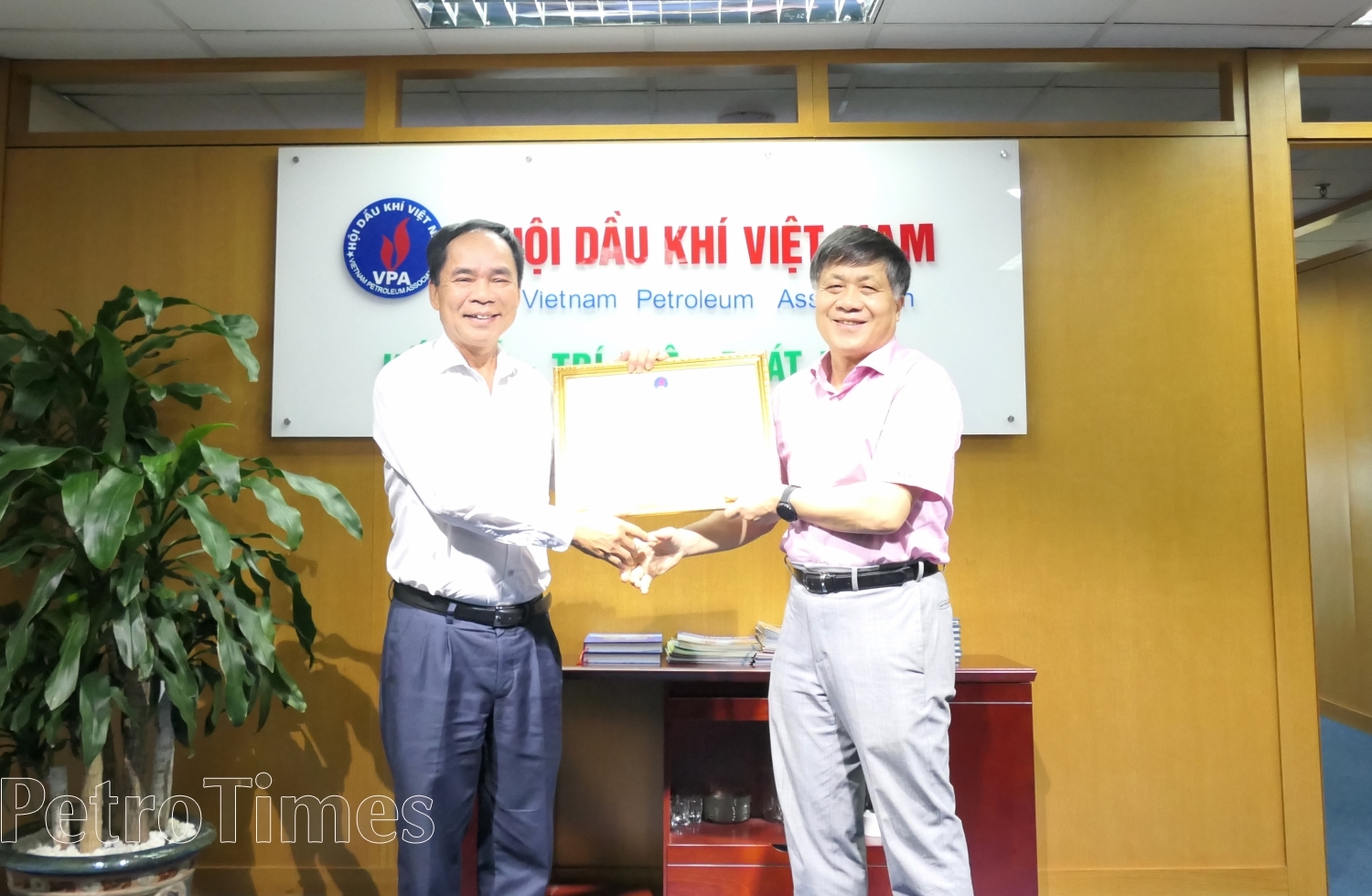 Chủ tịch Hội DKVN tuyên dương cá nhân có nhiều đóng góp cho hoạt động Hội năm 2022