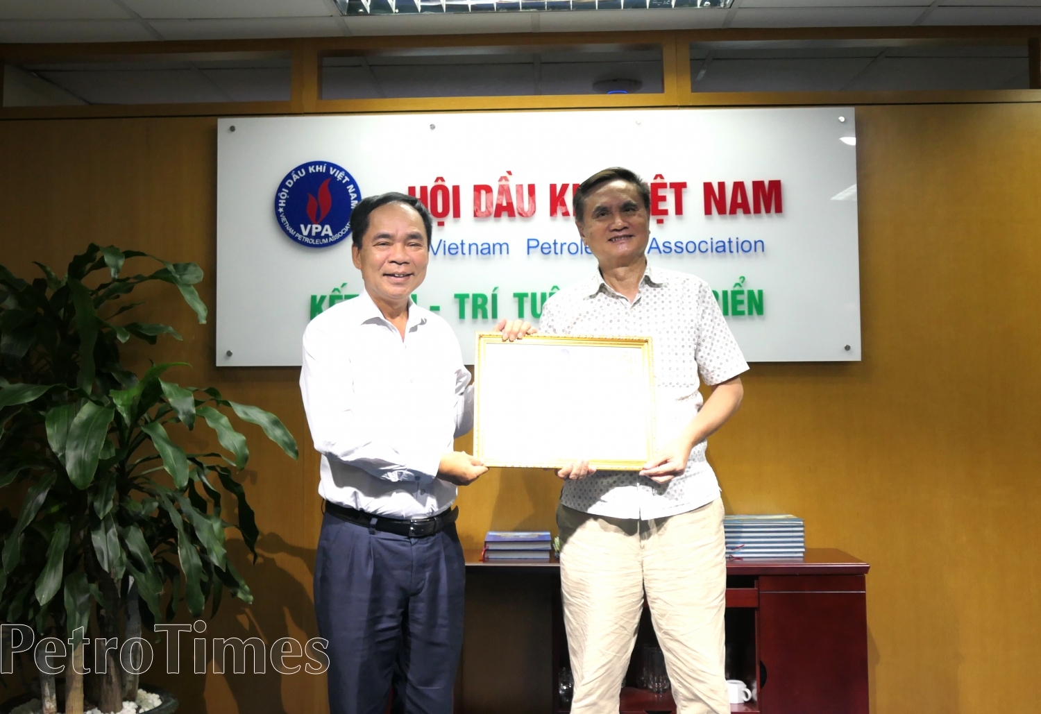 Chủ tịch Hội DKVN tuyên dương cá nhân có nhiều đóng góp cho hoạt động Hội năm 2022