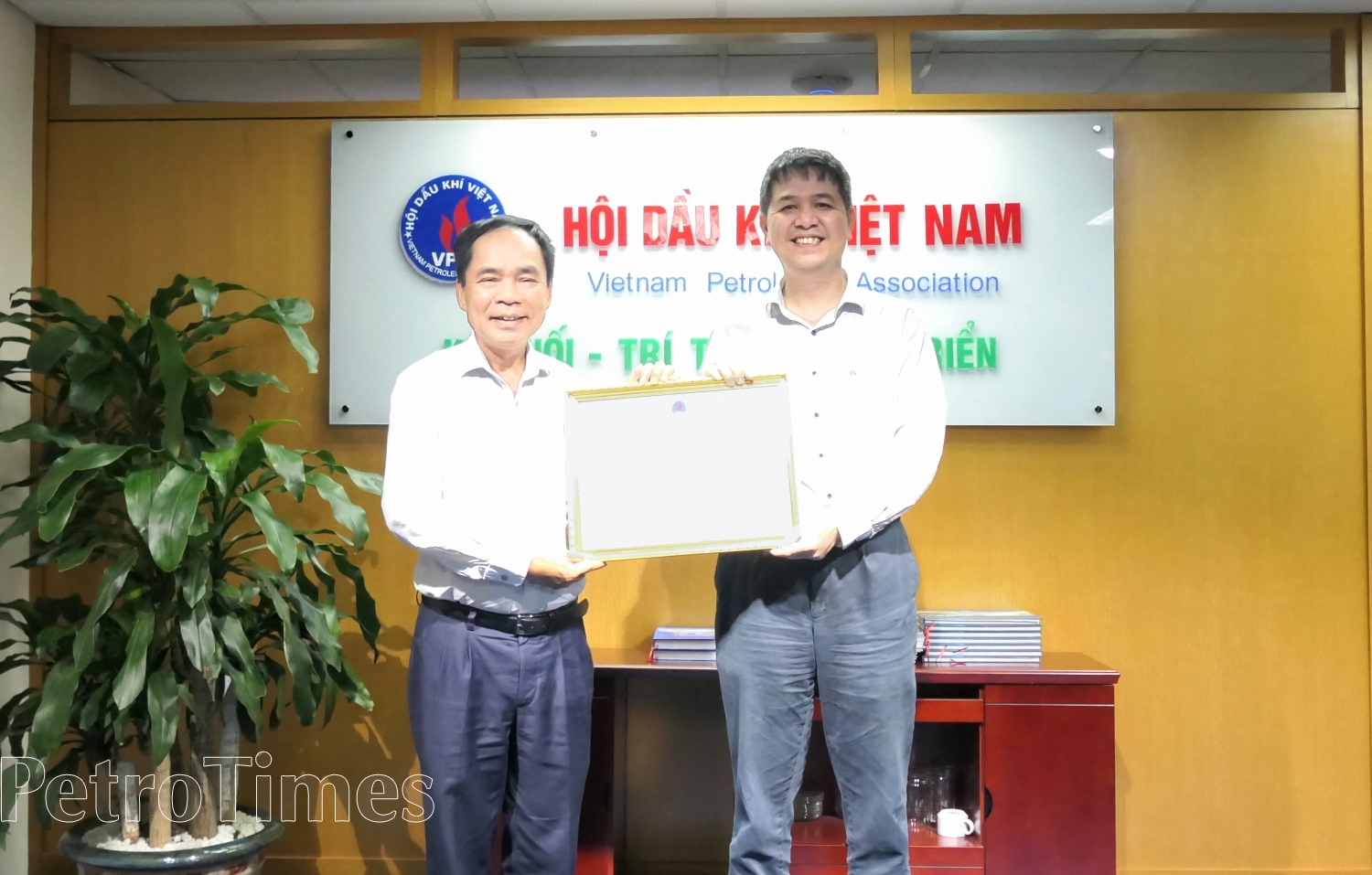 Chủ tịch Hội DKVN tuyên dương cá nhân có nhiều đóng góp cho hoạt động Hội năm 2022