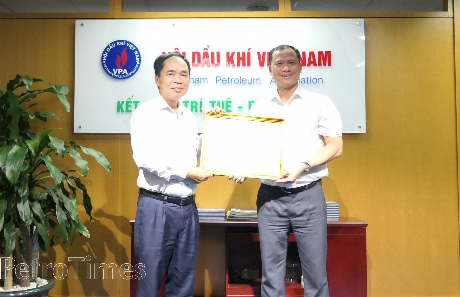 Chủ tịch Hội DKVN tuyên dương cá nhân có nhiều đóng góp cho hoạt động Hội năm 2022