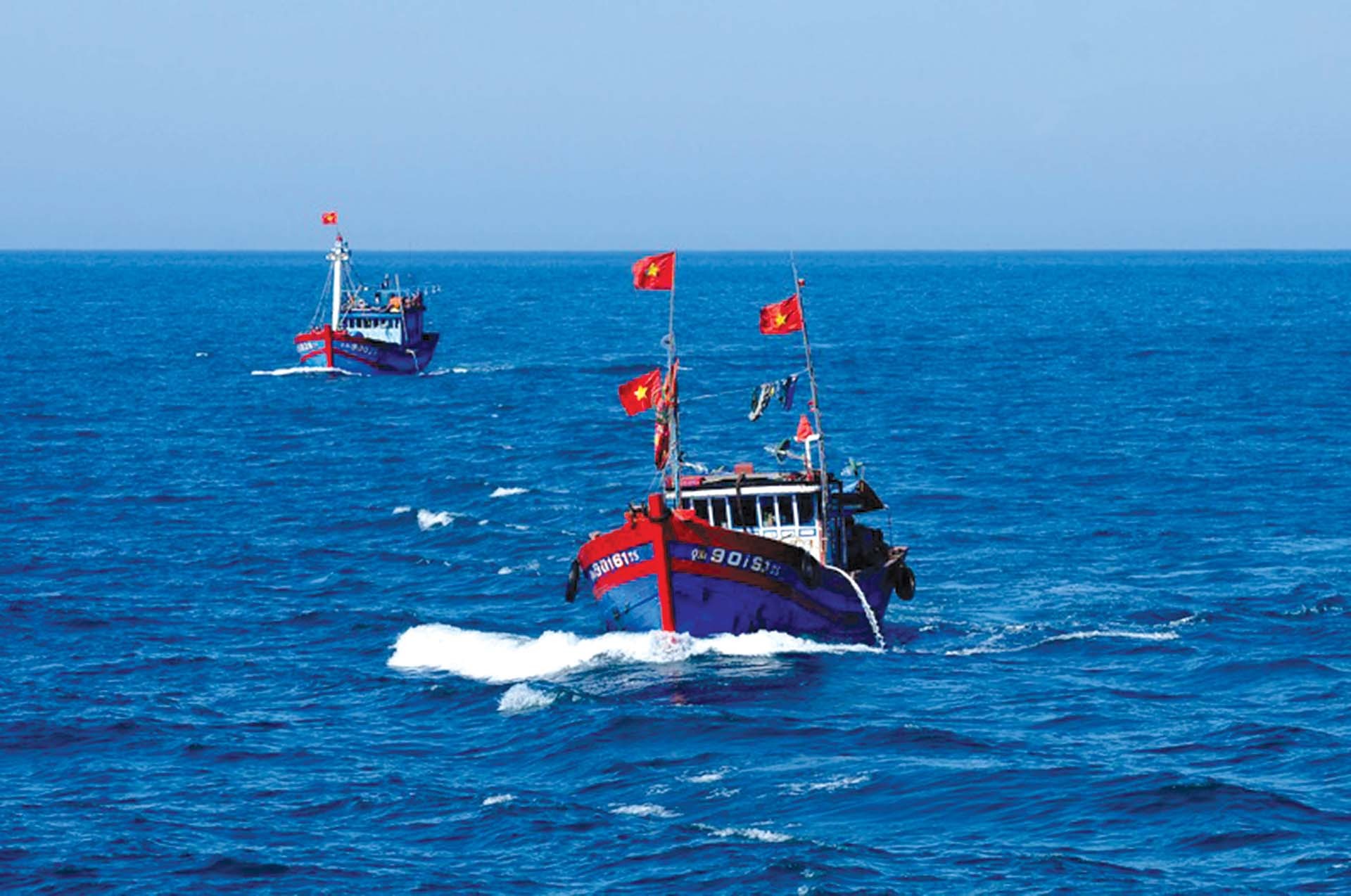 Ngư dân miền trung vươn khơi đánh bắt hải sản. Ảnh: Đăng Khoa Ngư dân miền trung vươn khơi đánh bắt hải sản. Ảnh: Đăng Khoa