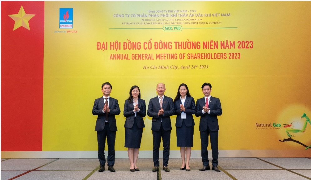Hội đồng Quản trị chúc mừng tân Chủ tịch HĐQT của Công ty Hội đồng Quản trị chúc mừng tân Chủ tịch HĐQT của Công ty
