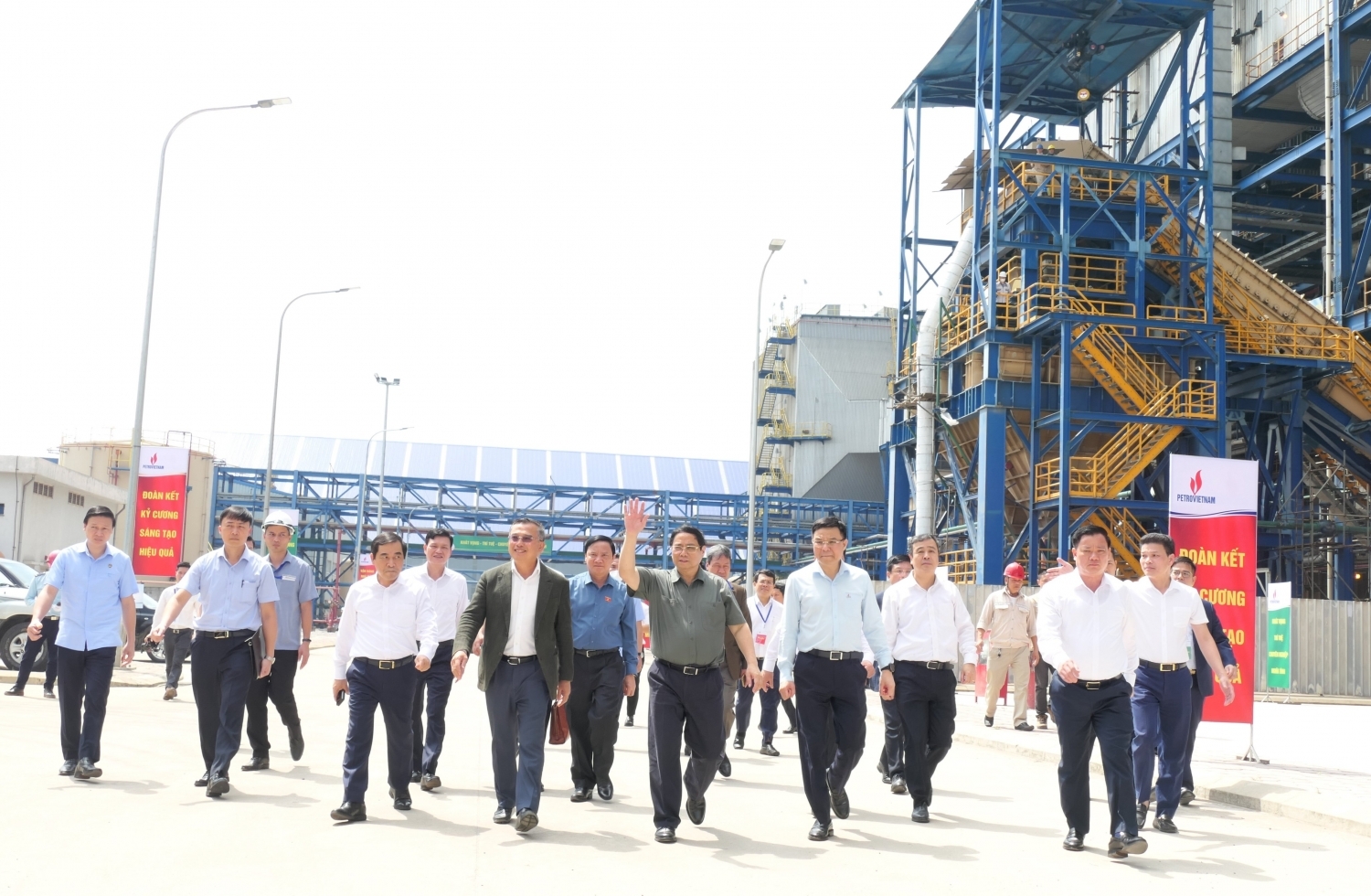 Thủ tướng và đoàn lãnh đạo Đảng, Nhà nước tham quan NMNĐ Thái Bình 2