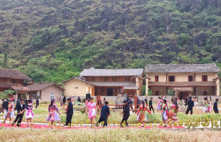 Ngôi làng H’Mông đẹp như phim trường ở Hà Giang