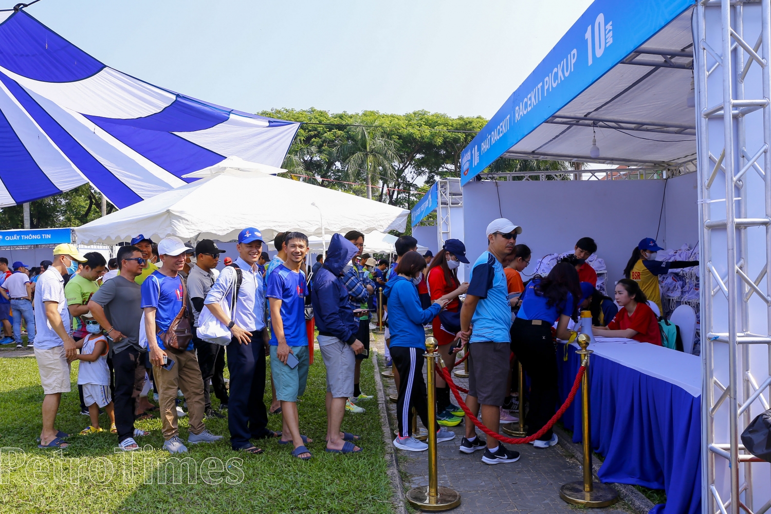 Đông đảo VĐV đến sớm để nhận số Bib của Giải chạy Quảng Ngãi Marathon - Cúp BSR năm 2023