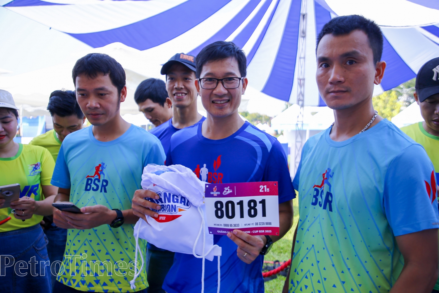 Đông đảo VĐV đến sớm để nhận số Bib của Giải chạy Quảng Ngãi Marathon - Cúp BSR năm 2023