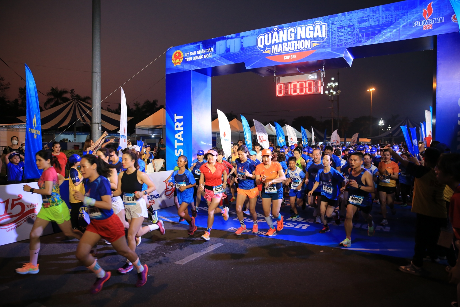 Hơn 2.000 VĐV hoàn thành đường chạy tại Marathon Quảng Ngãi  - CUP BSR