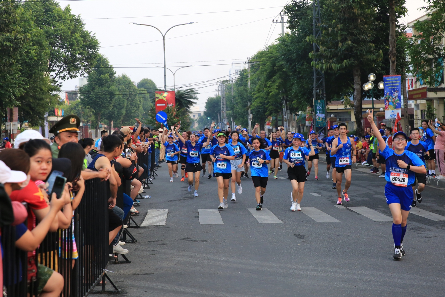 Hơn 2.000 VĐV hoàn thành đường chạy tại Marathon Quảng Ngãi  - CUP BSR