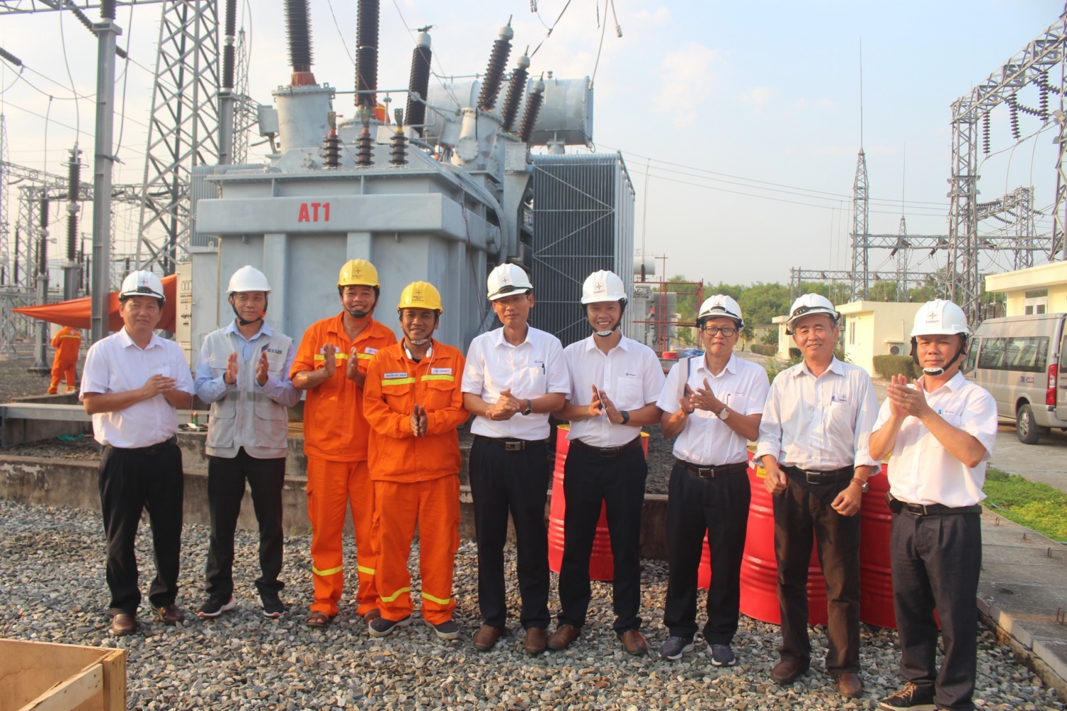 Hoàn thành thay thế máy biến áp AT1 trạm biến áp 220kV Tuy Hòa Hoàn thành thay thế máy biến áp AT1 trạm biến áp 220kV Tuy Hòa