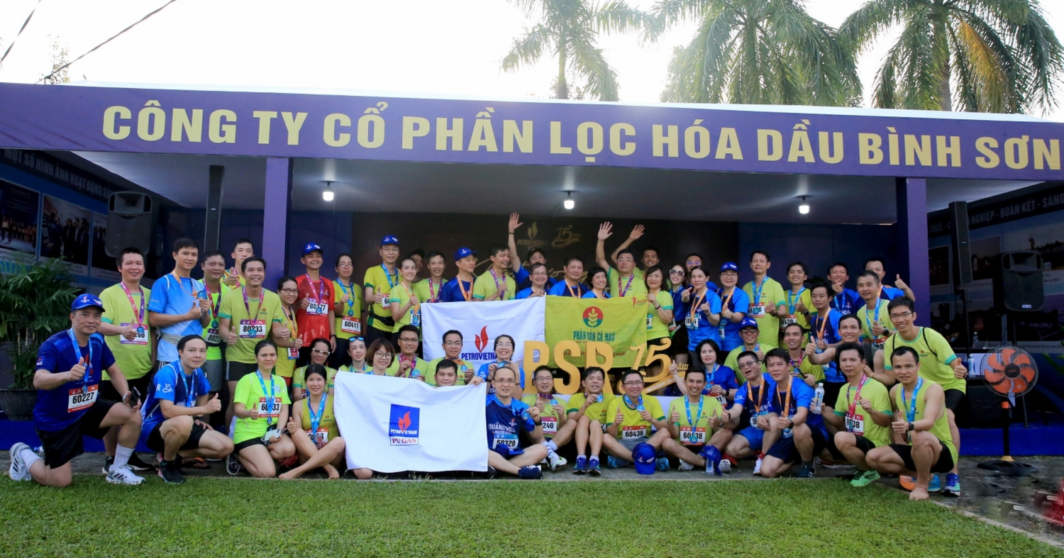 Các runner ngành Dầu khí chia vui cùng chủ nhà BSR, chúc mừng giải đấu thành công tốt đẹp