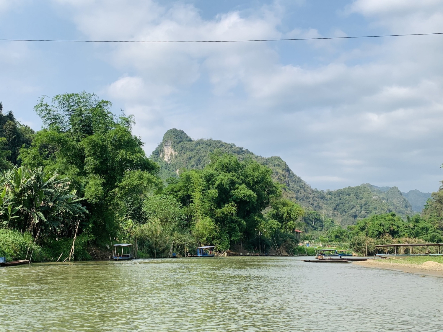 Hồ Ba Bể  'viên ngọc xanh' giữa đại ngàn Việt Bắc