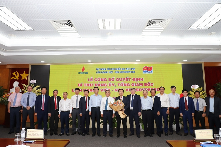 Công bố quyết định Bí thư Đảng ủy, Tổng Giám đốc Vietsovpetro