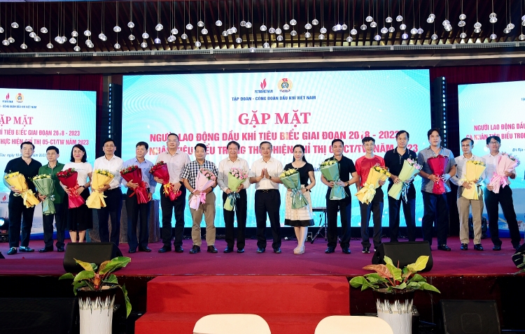 CĐ DKVN gặp mặt Người lao động Dầu khí tiêu biểu 2018-2023 và cá nhân tiêu biểu trong thực hiện tốt Chỉ thị 05-CT/TW năm 2023 CĐ DKVN gặp mặt Người lao động Dầu khí tiêu biểu giai đoạn 2018-2023