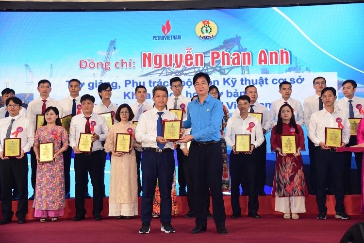 Người lao động PVU được tôn vinh các danh hiệu Dầu khí tiêu biểu và nhận nhiều giải thưởng của Giải chạy bộ online “Xuân Dầu khí 2023”