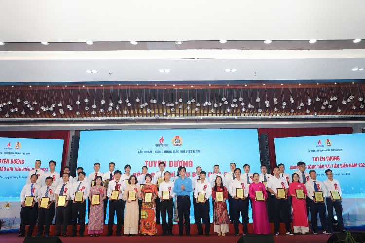Người lao động PVU được tôn vinh các danh hiệu Dầu khí tiêu biểu và nhận nhiều giải thưởng của Giải chạy bộ online “Xuân Dầu khí 2023”