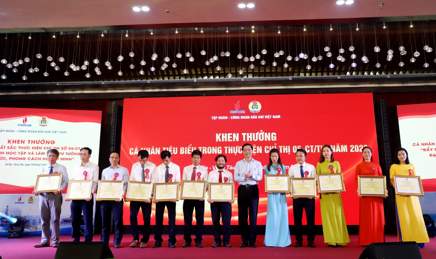 CĐ DKVN biểu dương, khen thưởng các cá nhân xuất sắc trong thực hiện Chỉ thị 05 của Bộ Chính trị về “Đẩy mạnh học tập và làm theo tư tưởng, đạo đức, phong cách Hồ Chí Minh” năm 2022 CĐ DKVN biểu dương, khen thưởng các cá nhân xuất sắc trong thực hiện Chỉ thị 05 của Bộ Chính trị về “Đẩy mạnh học tập và làm theo tư tưởng, đạo đức, phong cách Hồ Chí Minh” năm 2022