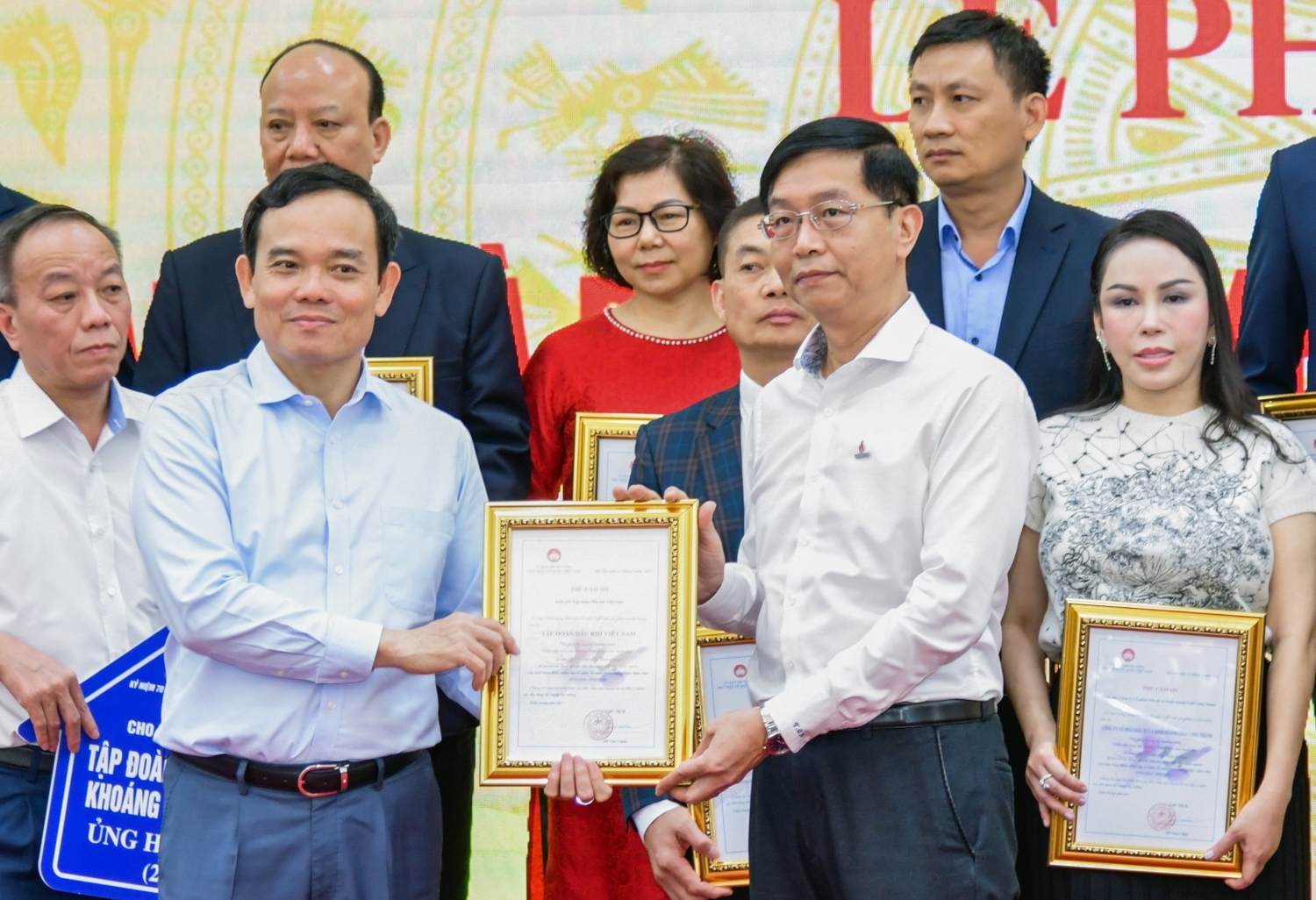 Petrovietnam trao ủng hộ 2 tỷ đồng xây dựng nhà Đại đoàn kết cho hộ nghèo của tỉnh Điện Biên
