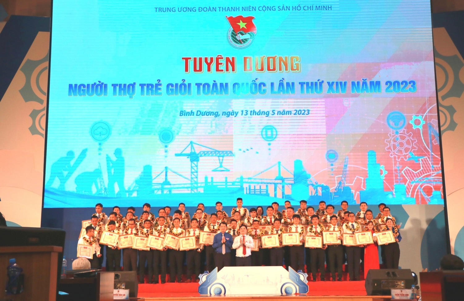7 gương mặt Dầu khí được tuyên dương “Người thợ trẻ giỏi” toàn quốc lần XIV 7 gương mặt Dầu khí được tuyên dương “Người thợ trẻ giỏi” toàn quốc lần XIV