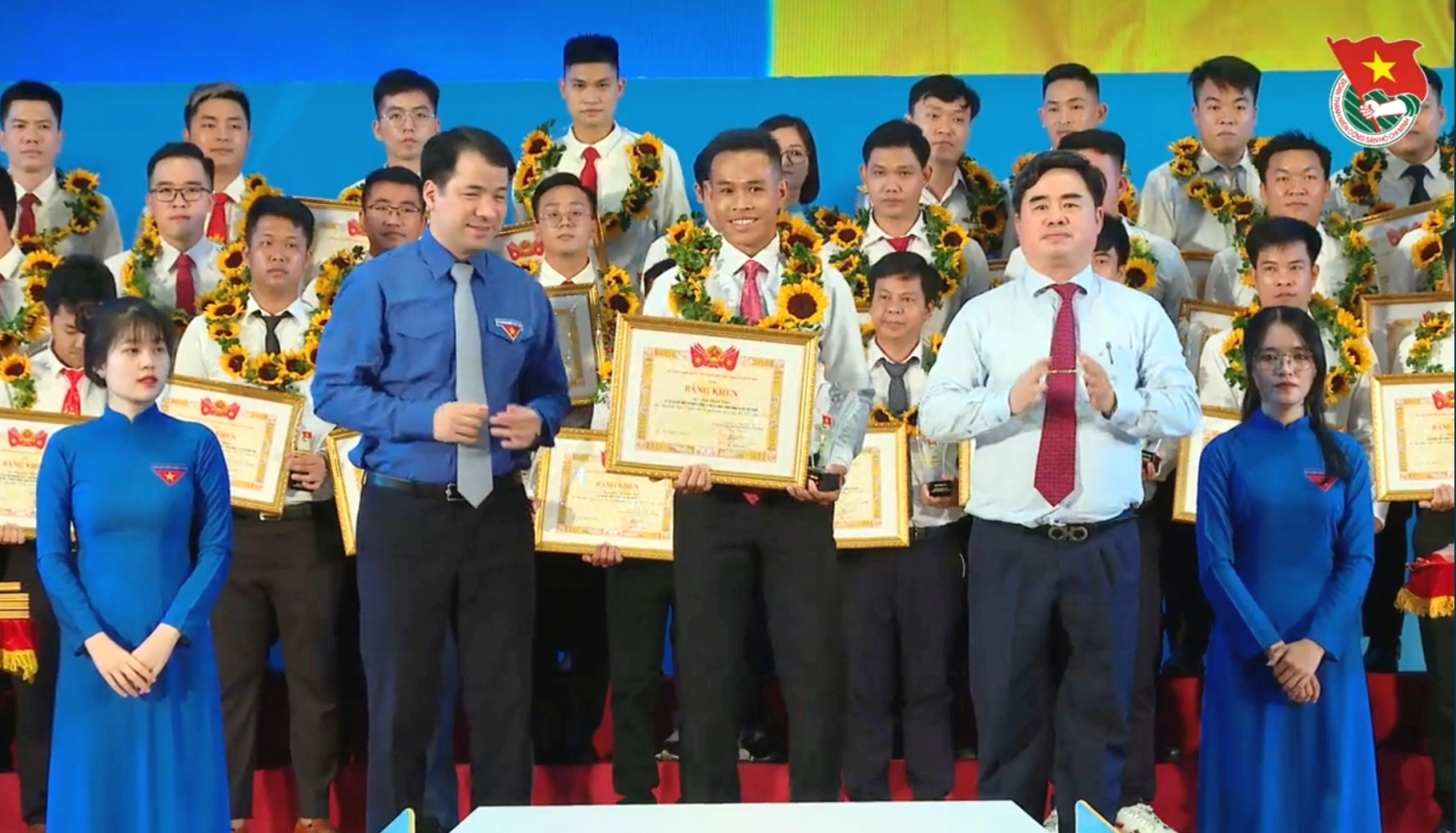 7 gương mặt Dầu khí được tuyên dương “Người thợ trẻ giỏi” toàn quốc lần XIV 7 gương mặt Dầu khí được tuyên dương “Người thợ trẻ giỏi” toàn quốc lần XIV