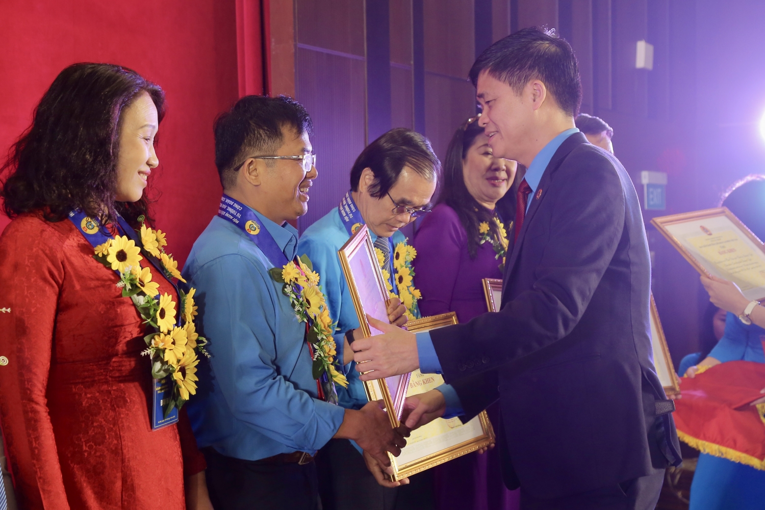 Công đoàn PVCFC được tôn vinh điển hình tiên tiến trong việc học tập và làm theo Bác Công đoàn PVCFC được tôn vinh điển hình tiên tiến trong việc học tập và làm theo Bác