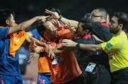 Toàn cảnh cuộc ẩu đả đáng xấu hổ trong trận chung kết bóng đá nam SEA Games