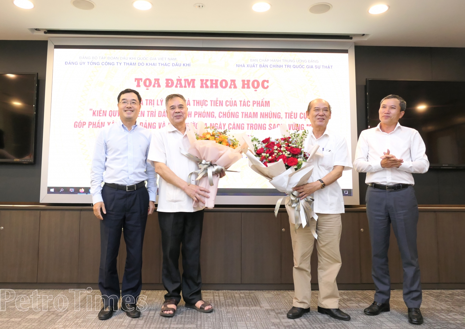 Kiên quyết, kiên trì đấu tranh phòng, chống tham nhũng, tiêu cực