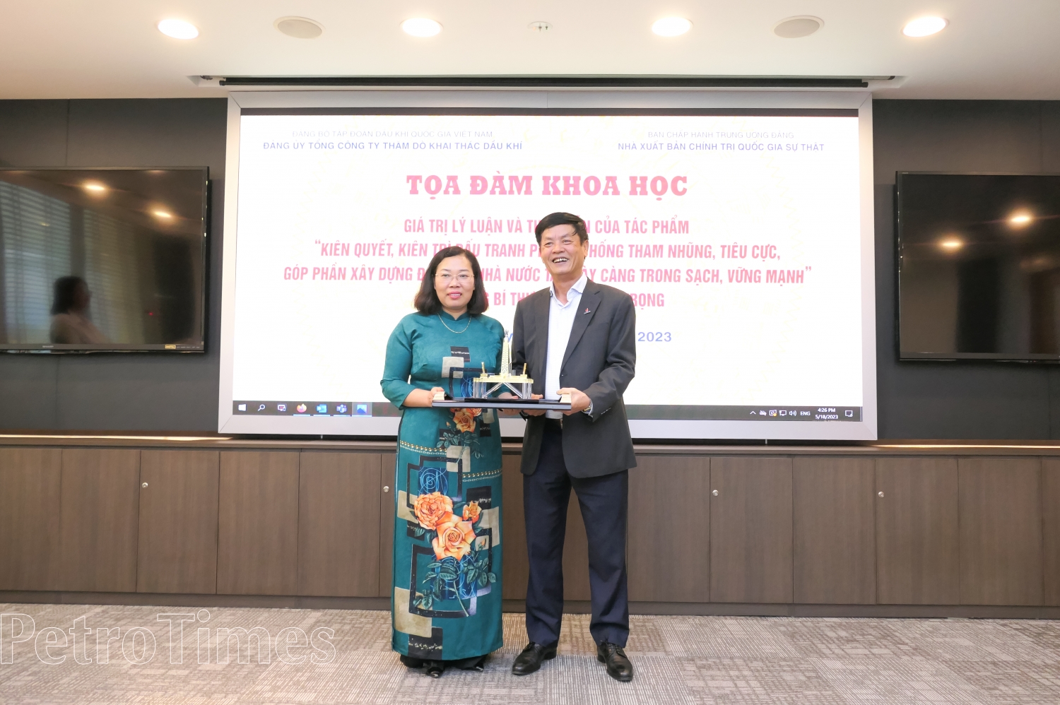 Kiên quyết, kiên trì đấu tranh phòng, chống tham nhũng, tiêu cực