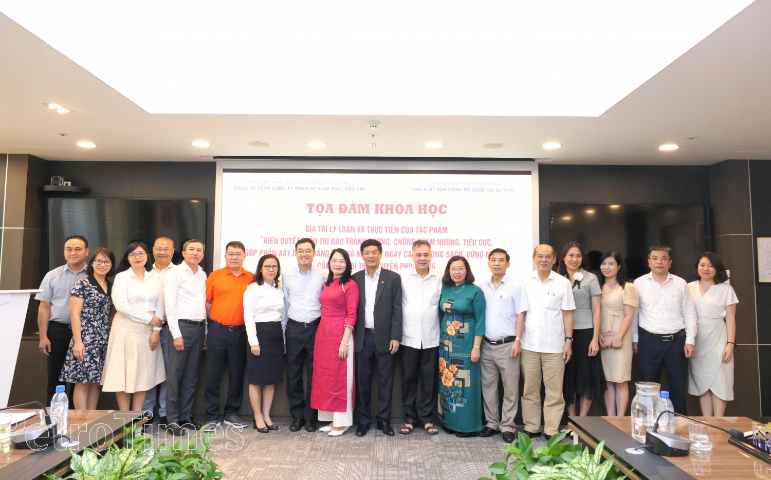 Kiên quyết, kiên trì đấu tranh phòng, chống tham nhũng, tiêu cực
