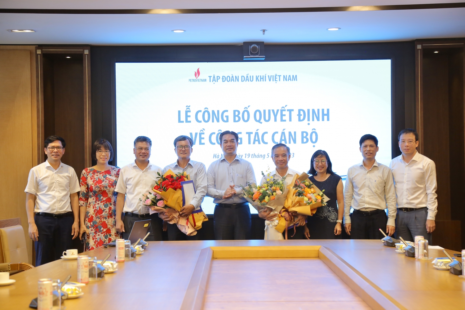 Petrovietnam công bố và trao quyết định bổ nhiệm lãnh đạo Ban Kinh tế Đầu tư và Tổ quản trị rủi ro Petrovietnam công bố và trao quyết định bổ nhiệm lãnh đạo Ban Kinh tế Đầu tư và Tổ quản trị rủi ro