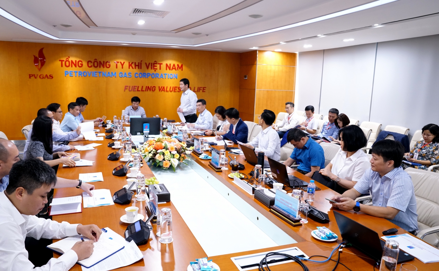 Buổi làm việc về tình hình cung cấp khí cho sản xuất điện diễn ra tại trụ sở của Tổng Công ty Khí Việt Nam Buổi làm việc về tình hình cung cấp khí cho sản xuất điện diễn ra tại trụ sở của Tổng Công ty Khí Việt Nam