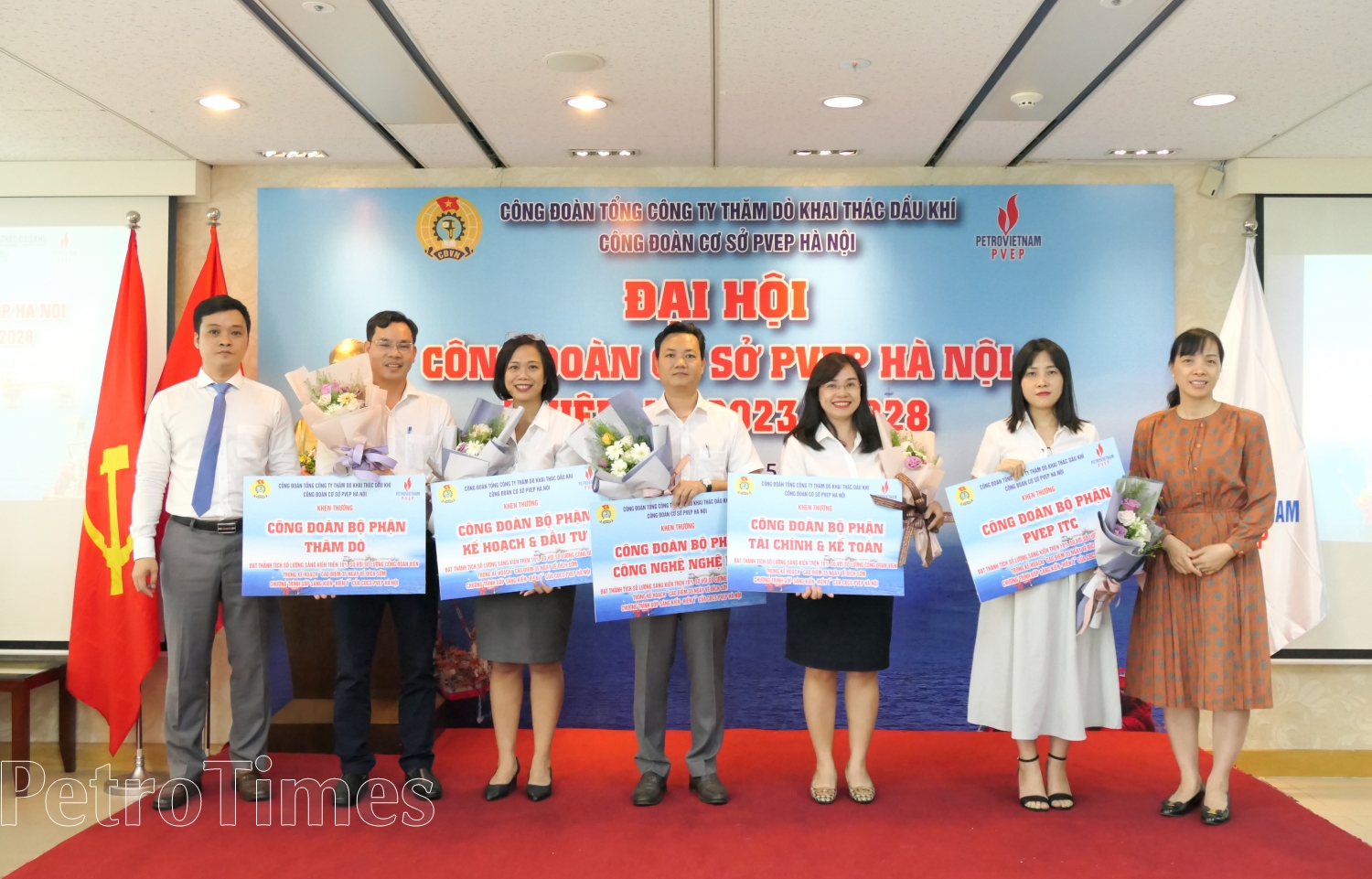 PVEP tuyên dương tập thể có thành tích suất sắc trong phong trào sáng kiến sáng chế PVEP tuyên dương tập thể có thành tích suất sắc trong phong trào sáng kiến sáng chế