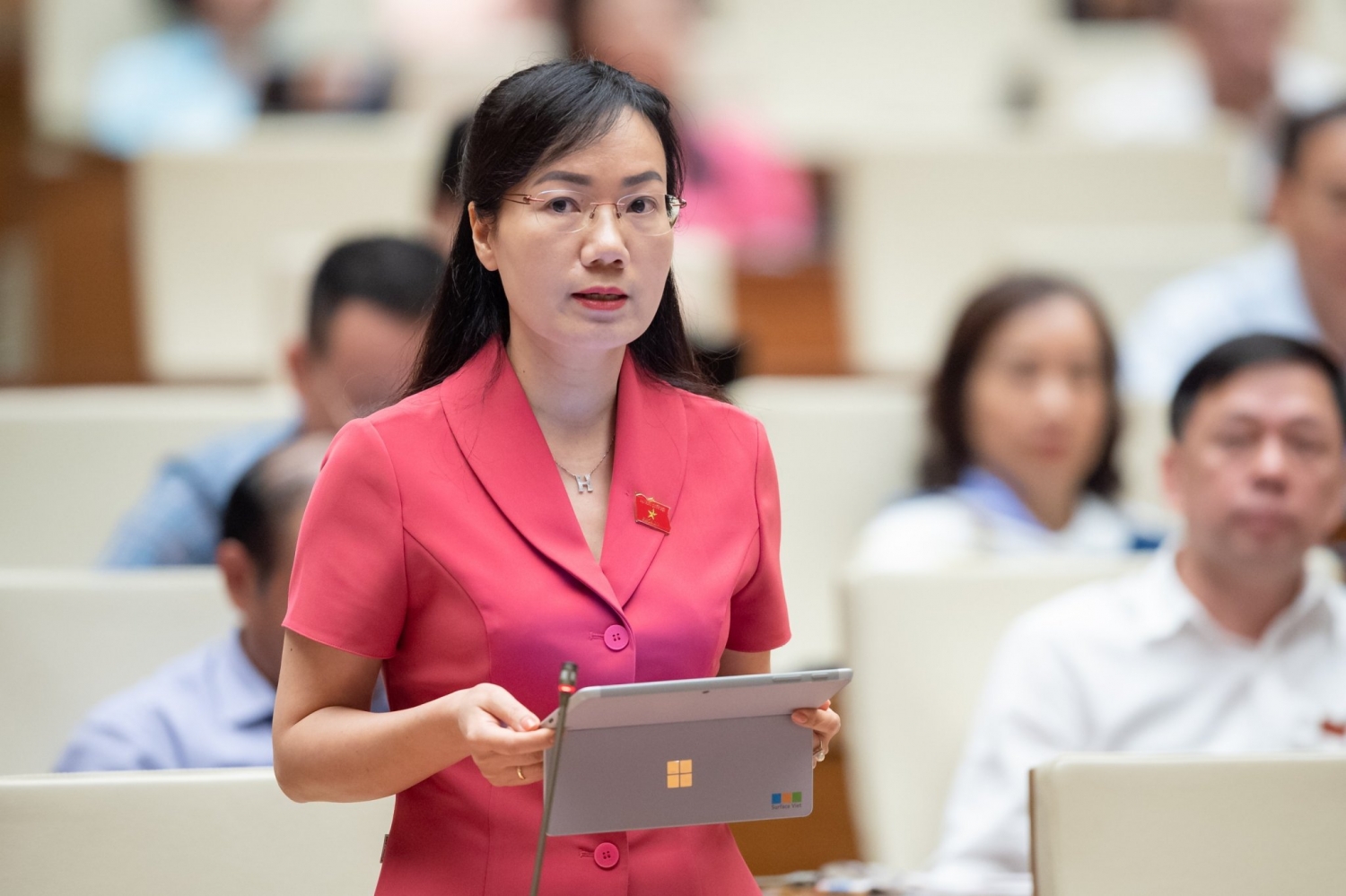 Tranh luận doanh nghiệp có trên 50% vốn Nhà nước không phải đấu thầu