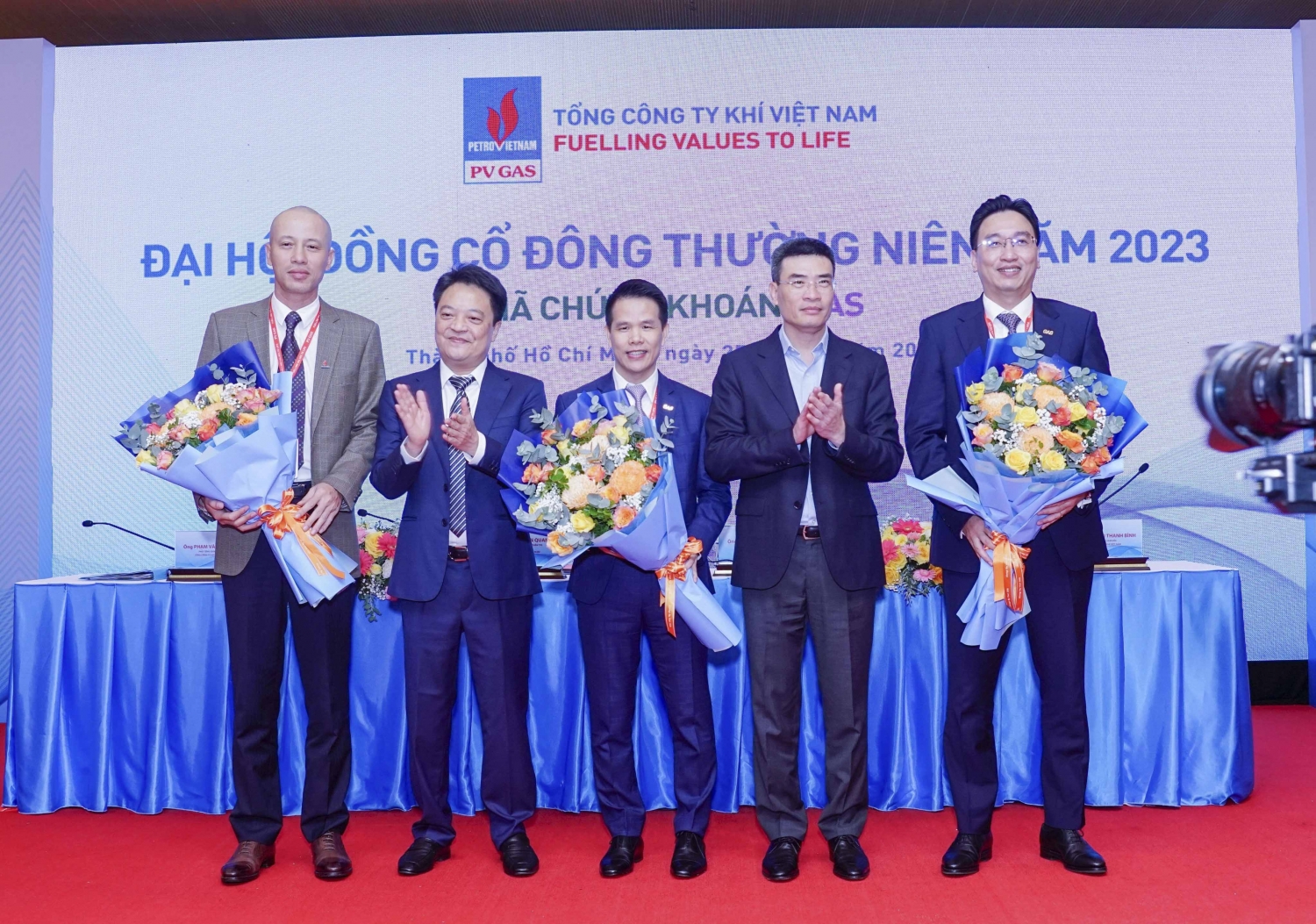 Lãnh đạo Tập đoàn và ĐHĐCĐ PV GAS chúc mừng các lãnh đạo cấp cao của PV GAS nhận nhiệm vụ mới Lãnh đạo Tập đoàn và ĐHĐCĐ PV GAS chúc mừng các lãnh đạo cấp cao của PV GAS nhận nhiệm vụ mới