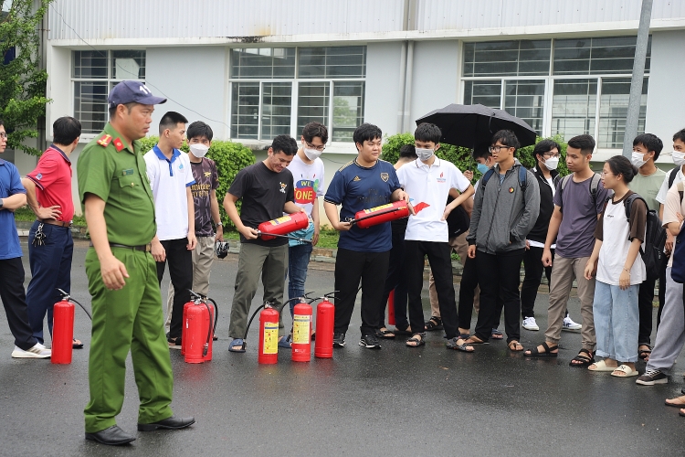 PVU bồi dưỡng nghiệp vụ phòng cháy chữa cháy PVU bồi dưỡng nghiệp vụ phòng cháy chữa cháy